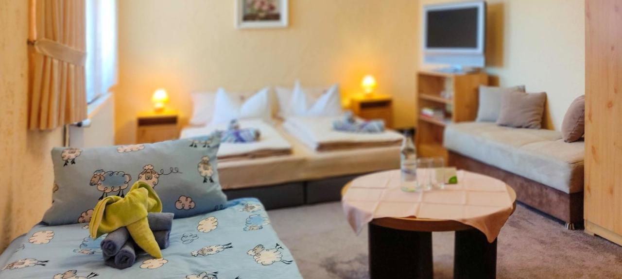 Gasthof "Zum Schloss" Berssel  Ngoại thất bức ảnh